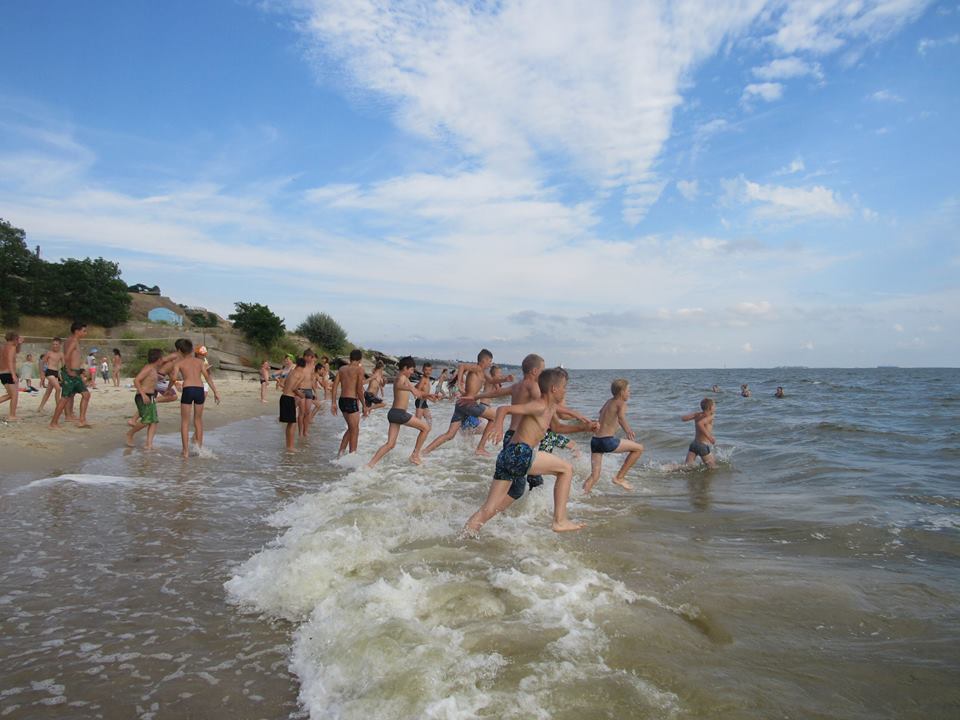 Lasten Lähetystön kesäleiri Mustan meren rannalla